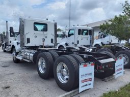 New 2025 Kenworth T880 Day Cab in Naples, Florida