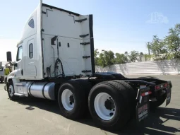 Used 2019 Freightliner Cascadia 125 Sleeper in Fontana, California