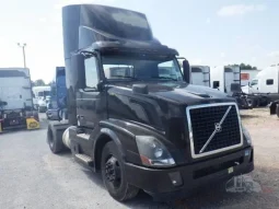 Used 2016 Volvo VNL42T300 Day Cab in Alamo, Texas