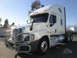 Used 2019 Freightliner Cascadia 125 Sleeper in Fontana, California