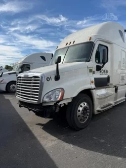 Used 2015 Freightliner Cascadia 125 Sleeper in Fontana, California