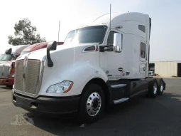 Used 2016 Kenworth T680 Sleeper in Fontana, California