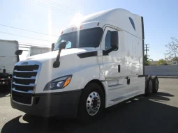 Used 2019 Freightliner CASCADIA 116 Sleeper in Fontana, California