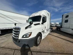 Used 2018 Freightliner Cascadia Sleeper in Houston Texas