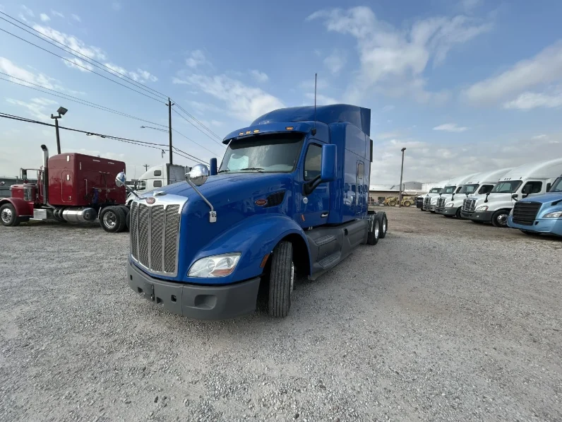 
								Used 2019 Peterbilt 579 Sleeper in Houston Texas full									