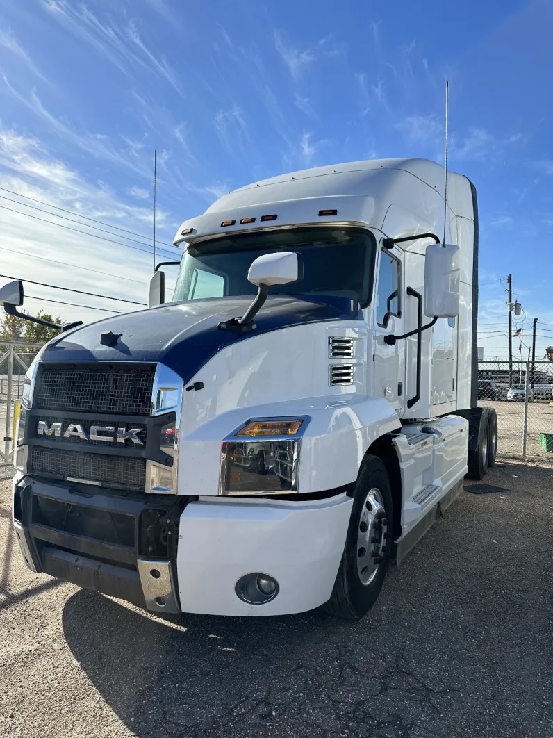 
								Used 2020 Mack ANTHEM Sleeper in Houston Texas full									