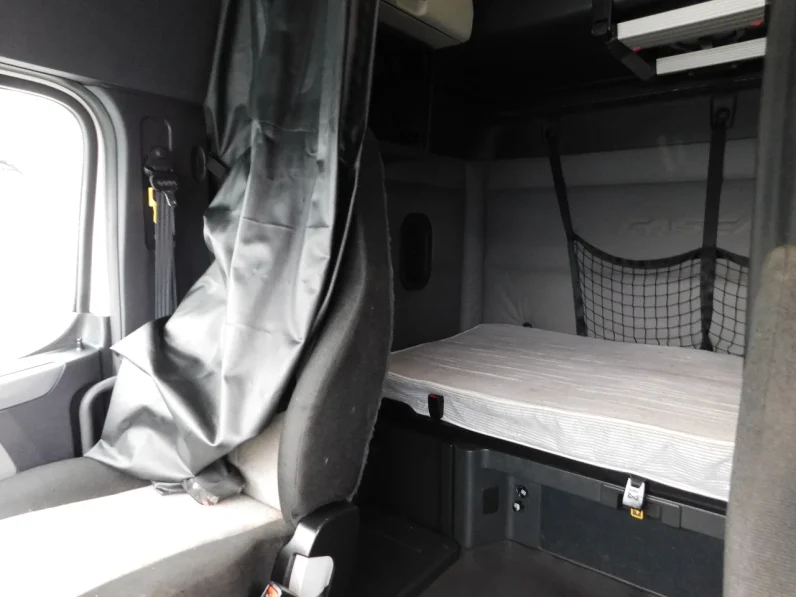 
								Used 2019 Freightliner Cascadia Sleeper in St Elizabeth New Jersey full									