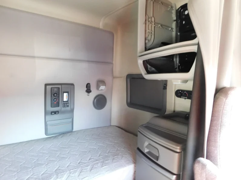 
								Used 2019 Volvo VNL Sleeper in St Elizabeth New Jersey full									