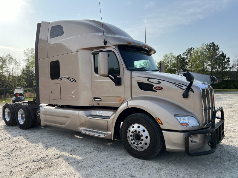 
								Used 2021 Peterbilt 579 Sleeper in Dunn North Carolina full									