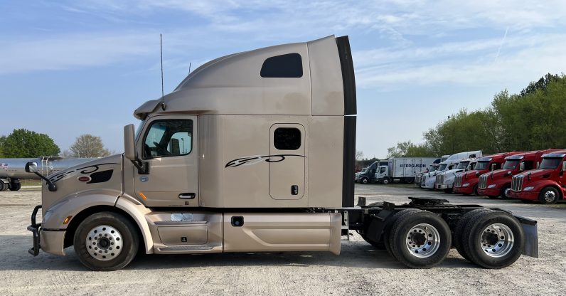 
								Used 2021 Peterbilt 579 Sleeper in Dunn North Carolina full									