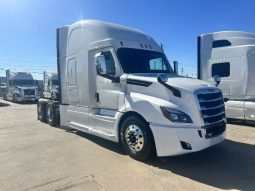 Used 2020 Freightliner Cascadia Sleeper in Houston Texas