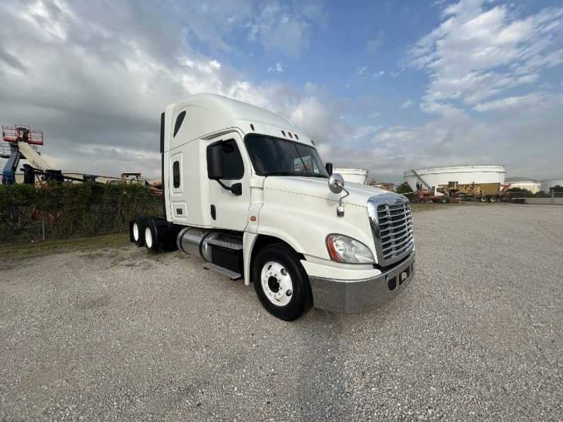 
								Used 2018 Freightliner Cascadia Sleeper in Houston Texas full									