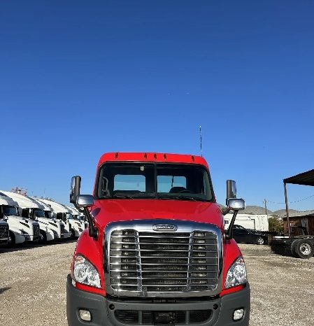 
								Used 2016 Freightliner Cascadia Day Cab in Houston Texas full									