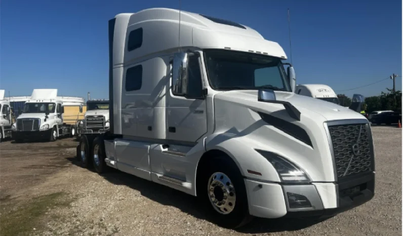 
								Used 2019 Volvo VNL64T760 Sleeper in Houston Texas full									