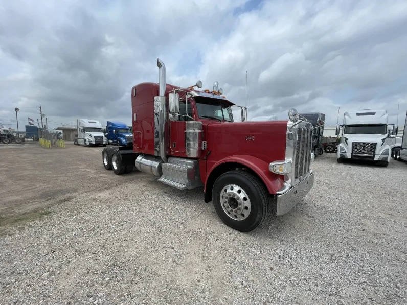 
								Used 2015 Peterbilt 389 Sleeper in Houston Texas full									