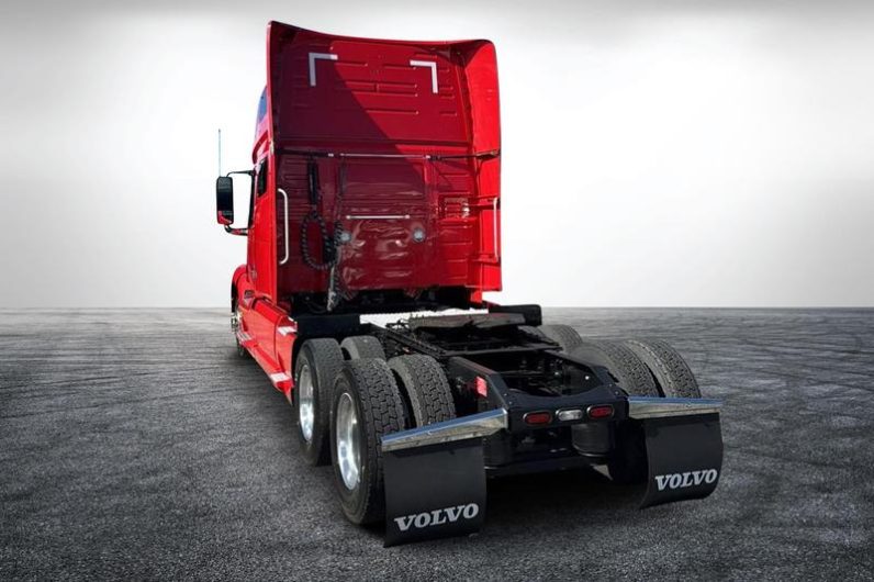 
								Used 2019 Volvo VNL760 Sleeper in Miami Florida full									