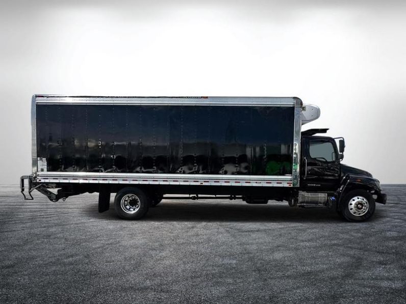 
								Used 2019 Hino 258 Box Truck in Miami Florida full									