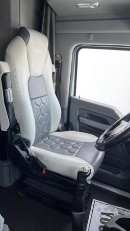 Used 2018 Kenworth T600 Sleeper in Miami Florida