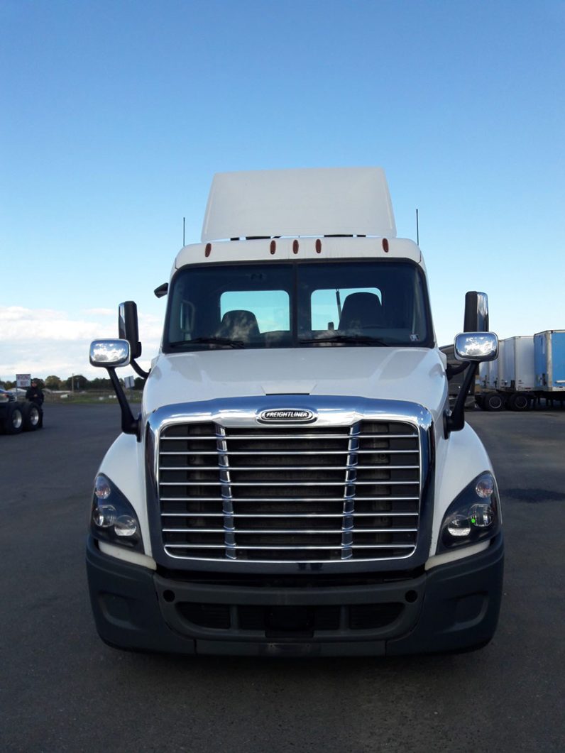 
								Used 2016 Freightliner Cascadia Day Cab in Shippensburg Pennsylvania full									