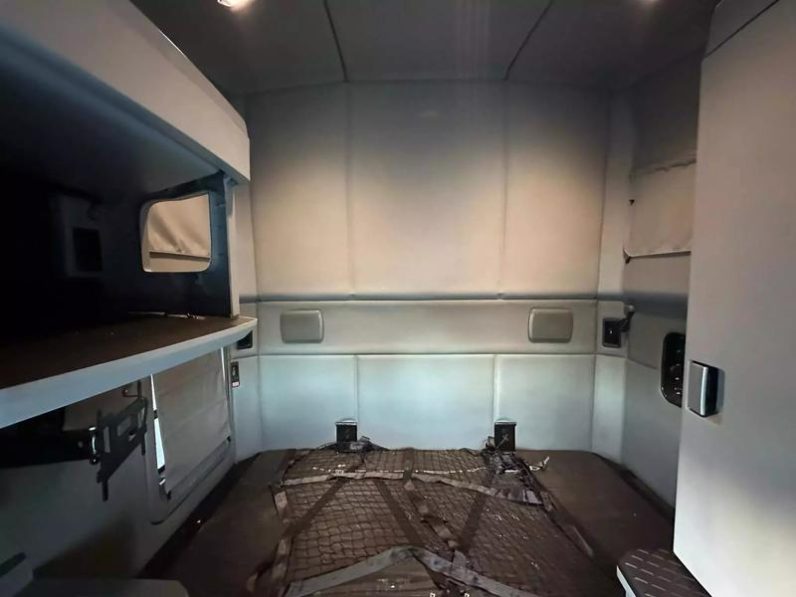 
								Used 2019 Kenworth T680 Sleeper in Miami Florida full									