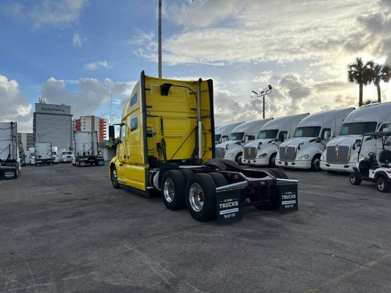 
								Used 2020 Volvo VNL760 Sleeper in Miami Florida full									