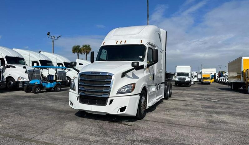 
								Used 2018 Freightliner Cascadia Sleeper in Miami Florida full									