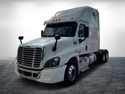 Used 2017 Freightliner Cascadia Sleeper in Miami Florida