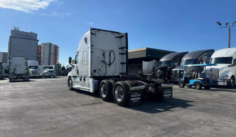 
								Used 2018 Freightliner Cascadia Sleeper in Miami Florida full									