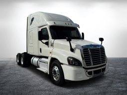 Used 2017 Freightliner Cascadia Sleeper in Miami Florida