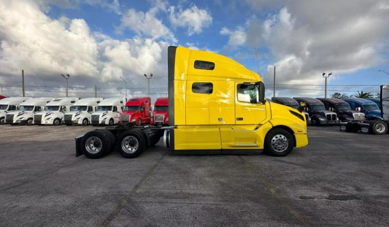 
								Used 2020 Volvo VNL760 Sleeper in Miami Florida full									