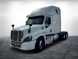 Used 2017 Freightliner Cascadia Sleeper in Miami Florida