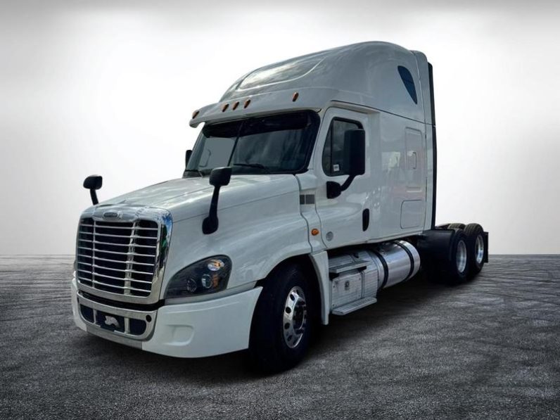 
								Used 2017 Freightliner Cascadia Sleeper in Miami Florida full									