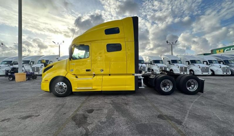 
								Used 2020 Volvo VNL760 Sleeper in Miami Florida full									