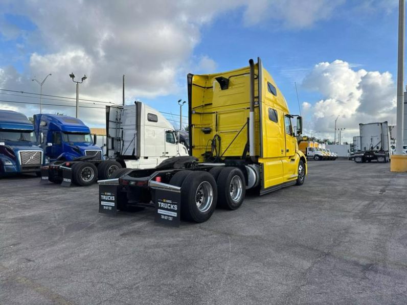 
								Used 2020 Volvo VNL760 Sleeper in Miami Florida full									