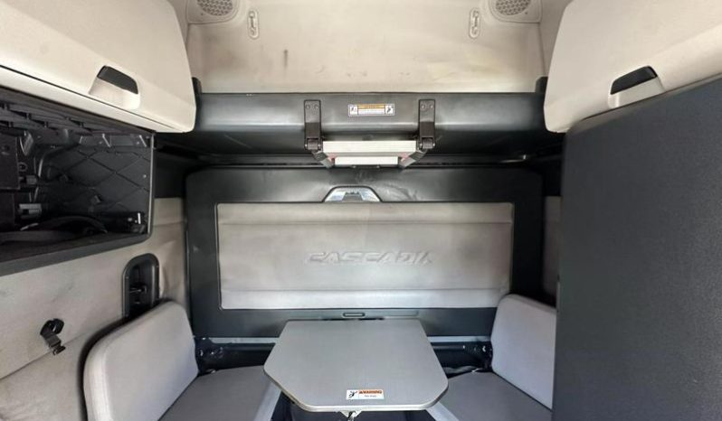 
								Used 2018 Freightliner Cascadia Sleeper in Miami Florida full									