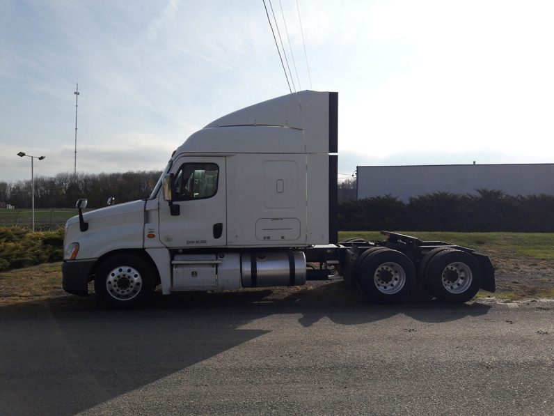 
								Used 2017 Freightliner Cascadia Sleeper in Shippensburg Pennsylvania full									