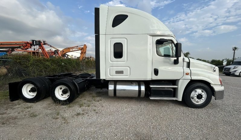 
								Used 2018 Freightliner Cascadia Sleeper in Houston Texas full									