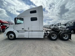 Used 2019 Volvo VNL64T760 Sleeper in Houston Texas