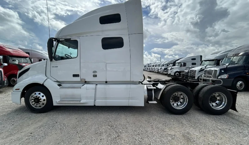 
								Used 2019 Volvo VNL64T760 Sleeper in Houston Texas full									