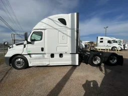 Used 2018 Freightliner Cascadia Sleeper in Houston Texas