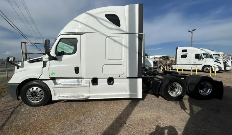 
								Used 2018 Freightliner Cascadia Sleeper in Houston Texas full									