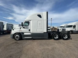 Used 2017 Freightliner Cascadia Sleeper in Houston Texas