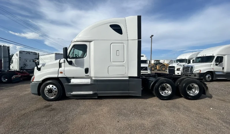 
								Used 2017 Freightliner Cascadia Sleeper in Houston Texas full									