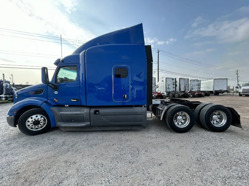 
								Used 2019 Peterbilt 579 Sleeper in Houston Texas full									