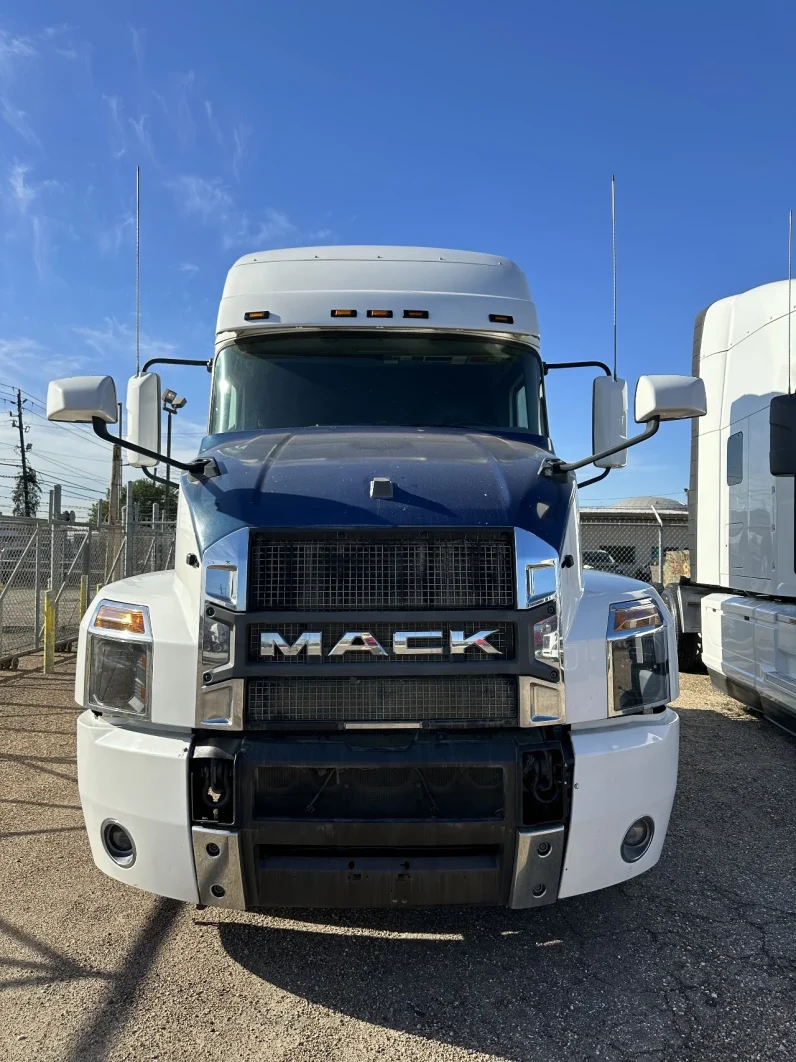 
								Used 2020 Mack ANTHEM Sleeper in Houston Texas full									