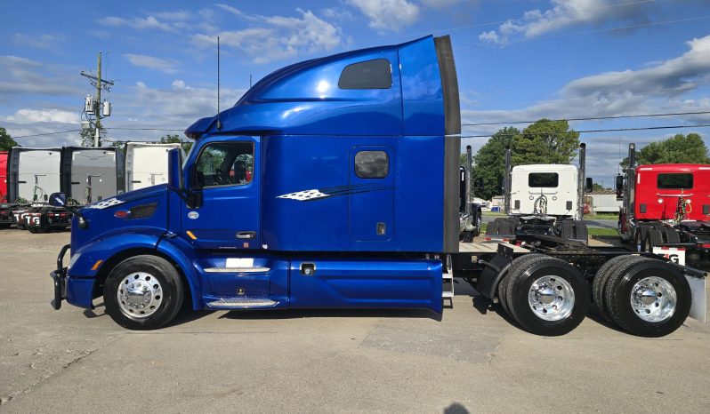 
								Used 2021 Peterbilt 579 Sleeper in Lowell Arkansas full									