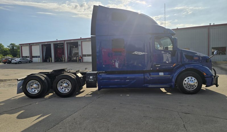 
								Used 2021 Peterbilt 579 Sleeper in Lowell Arkansas full									