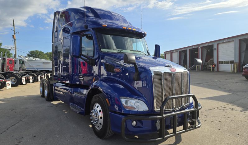 
								Used 2021 Peterbilt 579 Sleeper in Lowell Arkansas full									