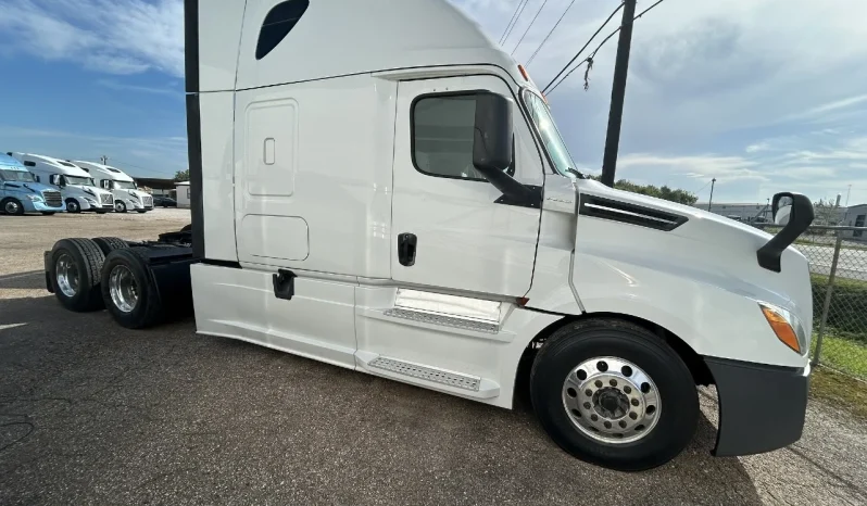 
								Used 2018 Freightliner Cascadia Sleeper in Houston Texas full									