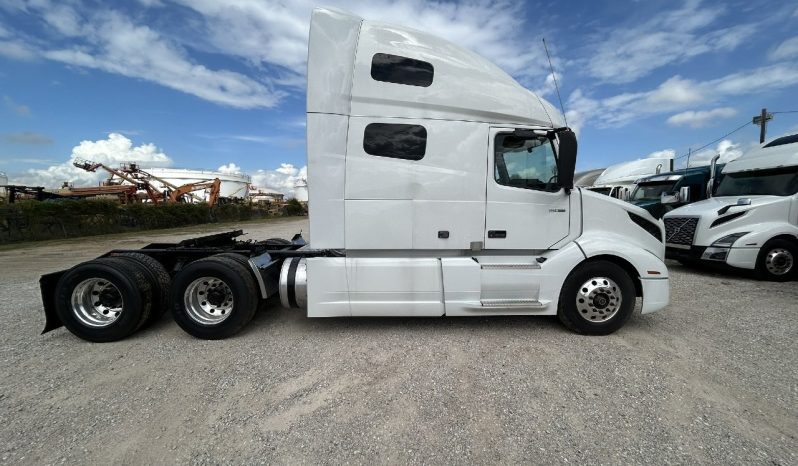 
								Used 2019 Volvo VNL64T760 Sleeper in Houston Texas full									